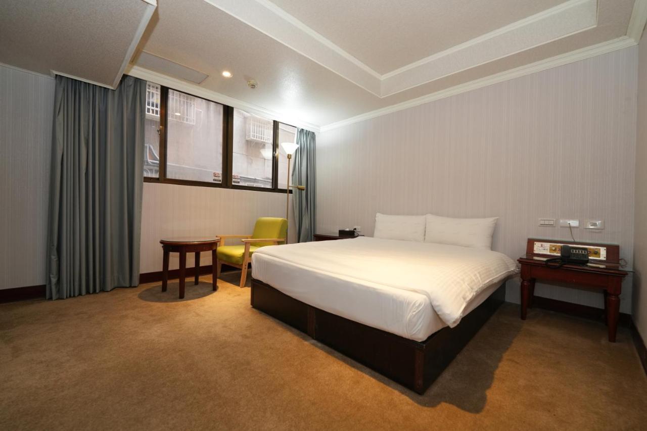Meworld Hotel - Sanchong Тайбэй Экстерьер фото