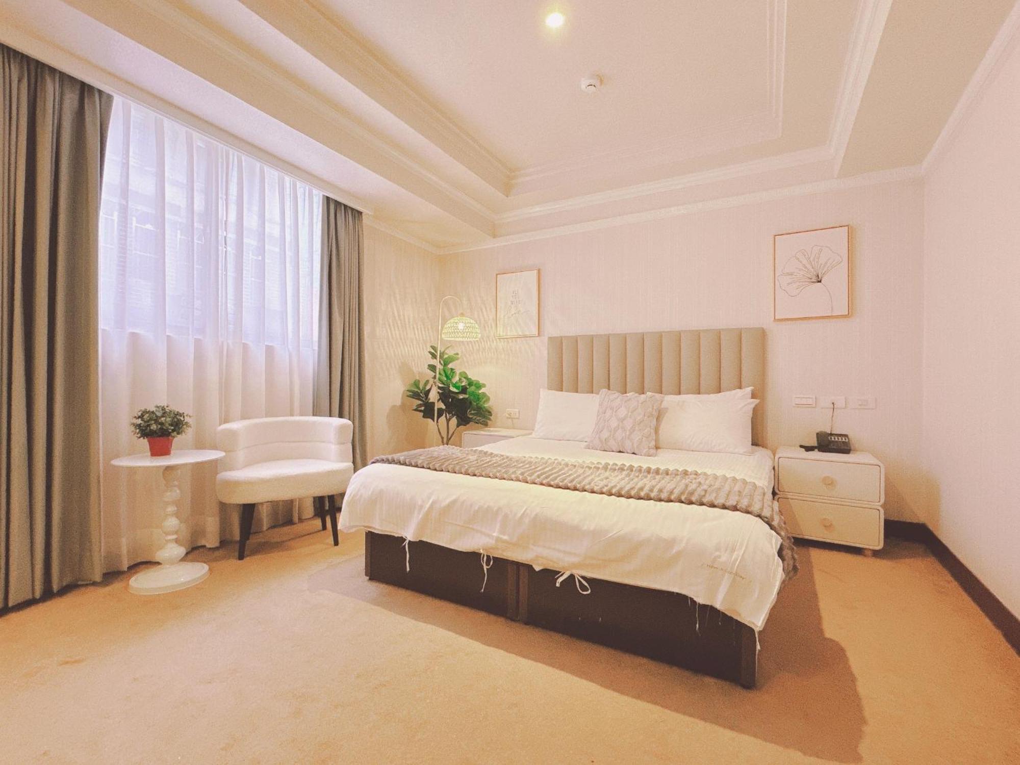 Meworld Hotel - Sanchong Тайбэй Экстерьер фото