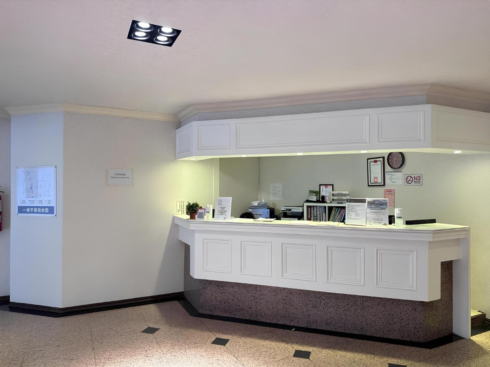 Meworld Hotel - Sanchong Тайбэй Экстерьер фото